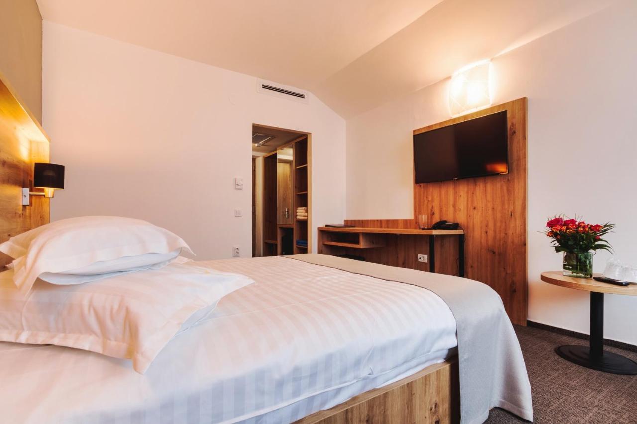 Hotel Domnitei Călimăneşti Kültér fotó