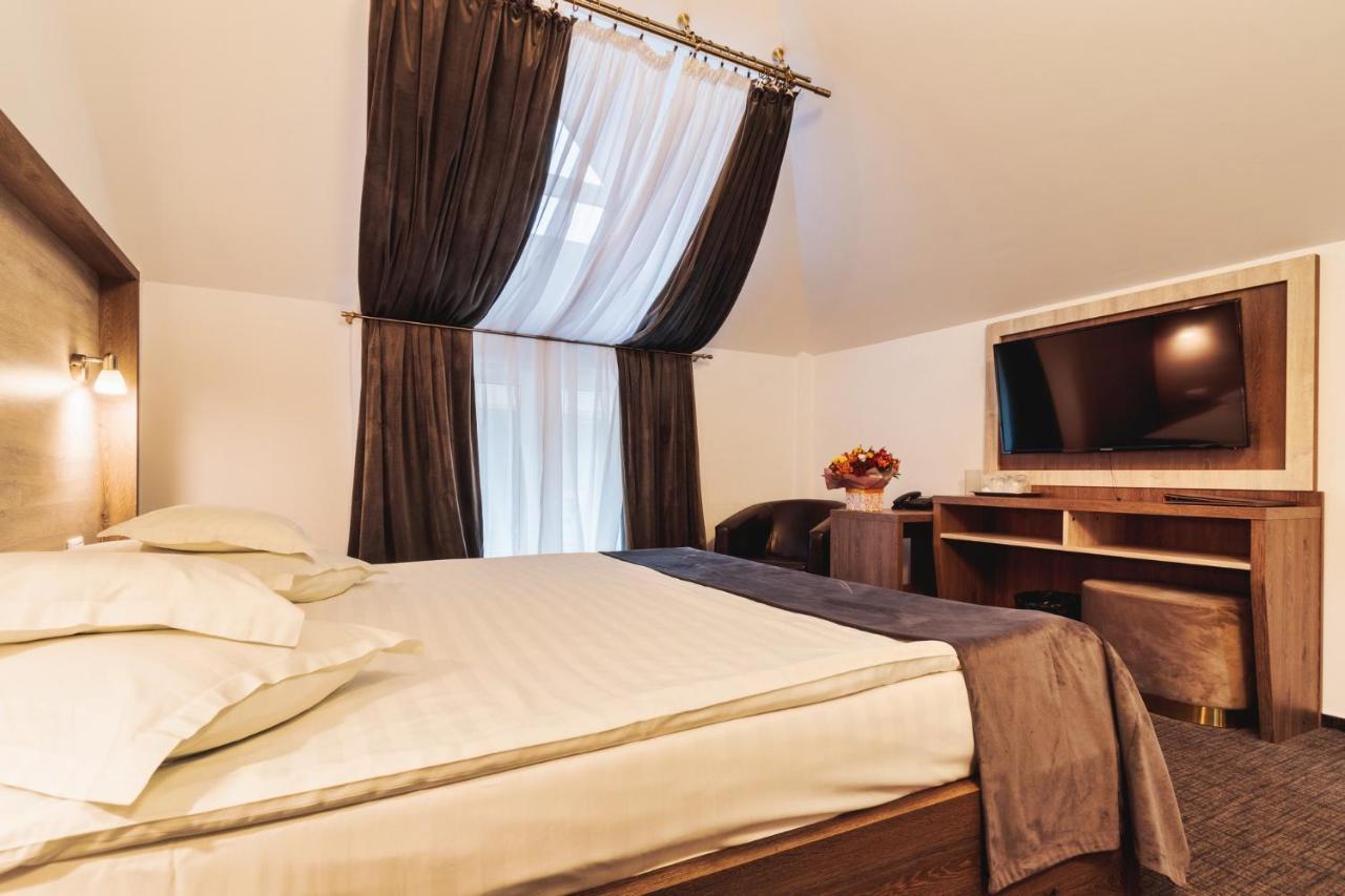 Hotel Domnitei Călimăneşti Kültér fotó