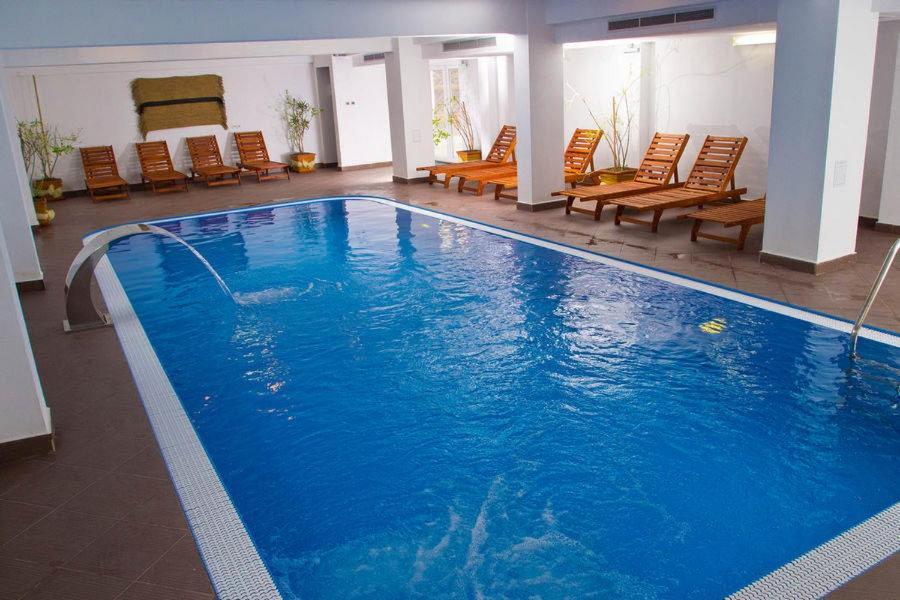 Hotel Domnitei Călimăneşti Kültér fotó